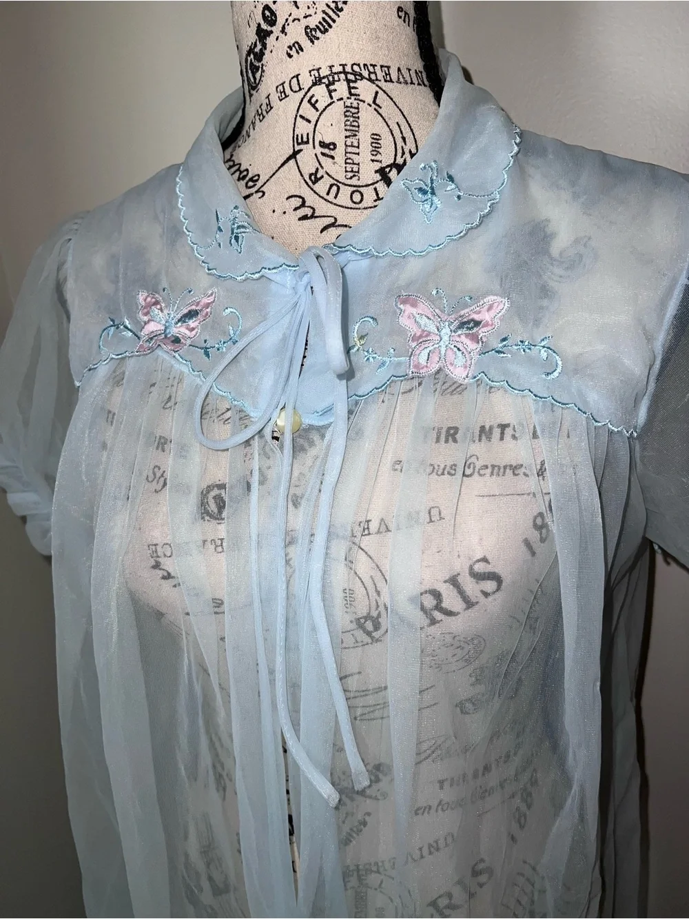 Vintage Sheer Blue Nylon Butterfly Embroidered Peignoir Robe Duster Medium - Picture 3 of 8